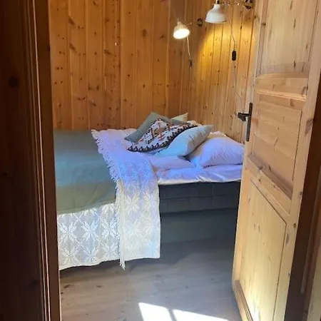 Holiday home Stallen - Koselig Lite Hus Pa Gardstun Skjak