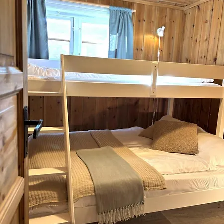 Feriehus Stallen - Koselig Lite Hus Pa Gardstun *