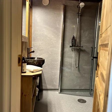 Feriehus Stallen - Koselig Lite Hus Pa Gardstun *